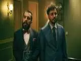 ویدیو  -  لِه شدن جواد عزتی و الناز حبیبی زیر دست و پا؛ ازدحام باورنکردنی جمعیت در اکران فیلم