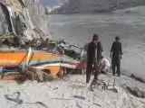 ویدیو  -  نخستین تصاویر از سقوط اتوبوس به دره در شمال پاکستان با 20 کشته