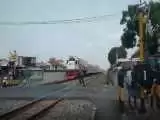 (فیلم) برخورد شدید قطار با یک مرد مسن