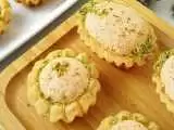 (فیلم) نحوه درست کردن 5 دقیقه ای شیرینی نارگیلی؛ خوشمزه و ساده