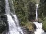 ویدیو  -  گوشه ای از بهشت مخفی شده در ایران؛ آبشار دوقلوی زمرد حویق در دل کوه های تالش