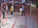 ویدیو  -  جزئیات جدید و مهم از چاقوکشی در خیابان نازی آباد؛ درگیر شدن مردم با اراذل و اوباش