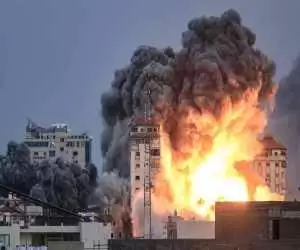 ویدیو  -  تصاویری تازه از آتش سوزی شدید در رفح در پی بمباران اسرائیل