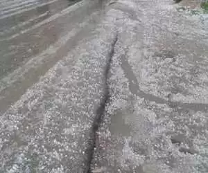 ویدیو  -  بارش شدید تگرگ در شهرستان شهرقدس؛ خیابان ها سفیدپوش شد