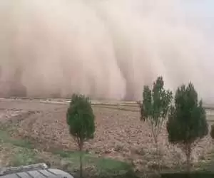 ویدیو  -  تصاویری از طوفان شدید شن در مسیر سبزوار به شاهرود