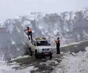 (فیلم) ارتفاع 5 متری برف بهاری در مرز قزوین و مازندران