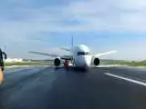 (فیلم) فرود هواپیمای مسافربری بدون باز شدن چرخ های جلو