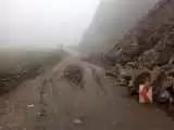 ریزش کوه مسیر جاده ای صالح آباد- تربت جام را بست