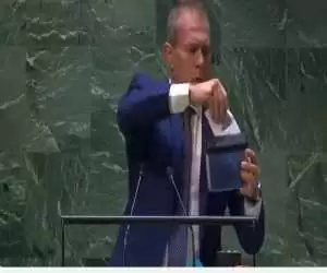 نماینده اسرائیل منشور سازمان ملل را داخل خردکن انداخت + ویدیو