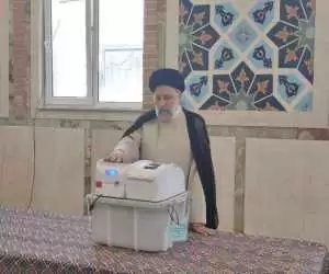 رئیس جمهور رای خود را ثبت کرد + ویدئو   -  علت کینه دشمنان این است که می بینند نظام اسلامی مبتنی بر رای مردم است