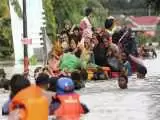 فرار مردم از سیل مرگبار در اندونزی + ویدئو  -  15 نفر کشته شدند