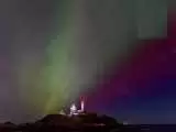 ویدئوی تایم لپس خیره کننده از شفق شمالی بر فراز فانوس دریایی