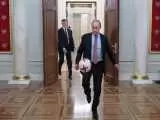 ویدیو  -  تصاویری دیدنی از پوتین در حال بازی با توپ در کاخ کرملین