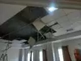 سقف کلاس این دانشگاه روی سر دانشجویان خراب شد -  عکس