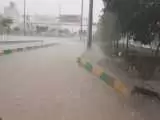 ویدیو  -  وضعیت  جالب در خیابان های مشهد؛ شناور بودن جالب خودروها در آب