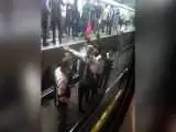 سقوط دختر جوان روی ریل قطار در مترو دورازه دولت  -  هنوز هیچ چیز مشخص نیست + عکس