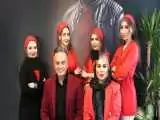 5 دختر قرمزپوش زیبا در محل کار رضا شاهرودی !  -  این عکس جنجال کرد ! 