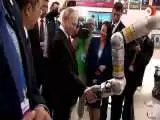 (فیلم) دست دادن پوتین با دست رباتیک