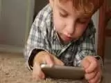 (فیلم) آثار مخرب استفاده از تلفن همراه در کودکان
