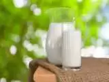 ناشتا شیر نخورید ؛ 7 خطر بالقوه نوشیدن شیر گاو با معده خالی
