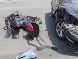 ویدیو  -  لحظه ناگوار تصادف شدید موتورسوار حین حرکات نمایشی وسط خیابان