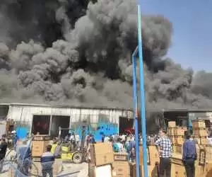 ویدیو  -  نخستین تصاویر از آتش سوزی انبار لوازم خانگی در اصفهان