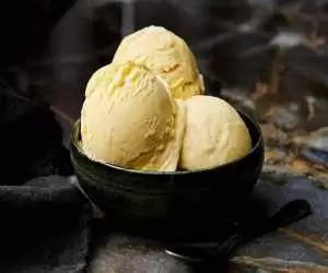 (فیلم) درست کردن یک بستنی ساده وانیلی آلمانی در خانه
