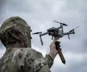 ویدیو  -  لحظه سرنگونی ماهرانه  کوادکوپترهای بمب افکن اوکراینی به وسیله پرتابه های روسی