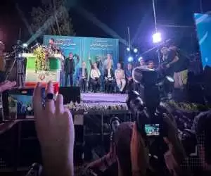 ویدیو  -  حضور گسترده مردم در ورزشگاه حیدرنیا قبل از آغاز مراسم سخنرانی دکتر پزشکیان