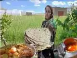 (فیلم) نحوه پخت آبگوشت محلی با گوشت بره توسط یک بانوی روستایی