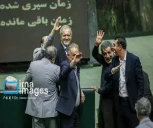 ویدیو  -  استقبال نمایندگان مجلس از پزشکیان در بدو ورود به صحن علنی - خیرمقدم قالیباف به رئیس جمهور