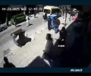 ویدیو  -  لحظه شوکه کننده پریدن یک مرد از بالکن در لحظه وقوه زمین لرزه شدید در ترکیه!