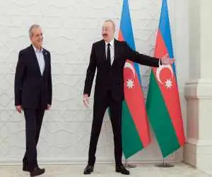 ادای احترام پزشکیان جمهور به مزار پدر رئیس جمهور آذربایجان - ویدئو
