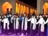 فیلم آواز  باشکوه  جلوی پل خواجوی اصفهان !  -  رقص محلی یک  گروه همه را میخکوب تماشا کرد !
