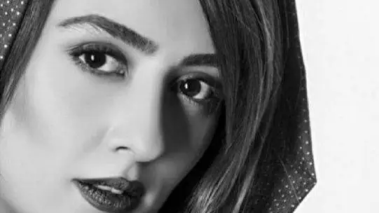 پرتره سیاه سفید جذاب از الهام طهموری - تار موهای سفید چهره شو چه جذاب کرده! + بیوگرافی و عکس عروسی