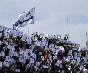 عکس - ملوانی ها به یاد پدر از دست رفته شان