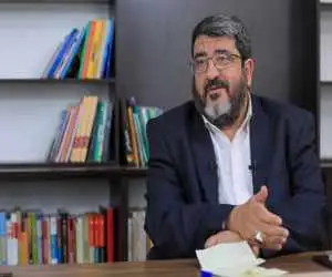 ویدیو - حمله فواد ایزدی چهره نزدیک به جلیلی به رئیس ستاد کل نیروهای مسلح: نباید پیام صلح بفرستد و ...!