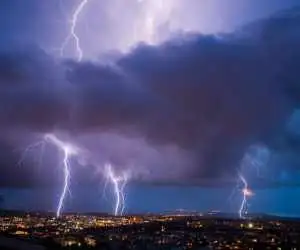 ساکنان این 18 استان در خطرند - طوفان 5 استان ساحلی را درمی نوردد