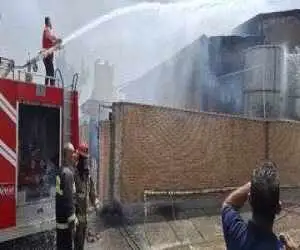 آتش سوزی گسترده در کارخانه رنگ سازی - عکس