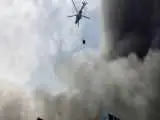 لحظه دلهره آور اطفاء آتش سوزی اسکله رجایی با بالگردهای هلال احمر + ویدئو  -  انفجارها با بالگرد فاصله ای ندارند