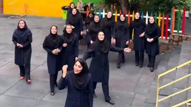 فیلم آواز باشکوه و پر طمطراق - خانوم های معلم پر احساس می خونن ! - بوی ریحونی شفای جونی !
