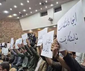 اعتراض دانشجویان به تعییین نشدن رئیس دانشگاه تهران + ویدئو - واکنش وزیر علوم را ببینید