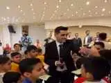 فیلم آواز شاد  -  آقا معلم شاگرداشو عروسیش دعوت کرده بچه ها سقف تالارو آووردن پایین با رقصاشون !