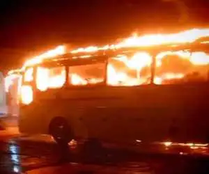 آتش سوزی یک اتوبوس در محور خاش - زاهدان؛ 2 نفر فوت شدند