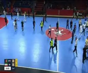 جملات توهین آمیز گزارشگر افغان در بازی با ایران؛ اگر گارد امنیتی نبود بازیکنان ایران را ...