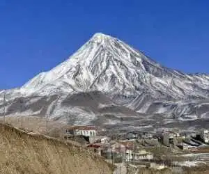تصویر  -  تصویری تلخ از قله دماوند در بین حجم انبوه آلودگی هوا در تهران