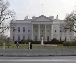 کاخ سفید رسانه ها را در (سالن ننگ) به صلیب کشید!