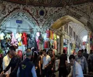 جولان فقر زیر آسمان  تهران؛ شرمِ نان و آبروداری -  پیرمرد بازنشسته ای که با کمک دیگران زندگی می کند -  این کیف 350 هزار تومانی را قسطی به من می دهید؟