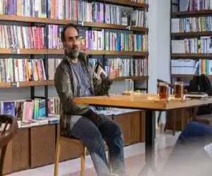 نویسنده ای که روایتش را به ایوان طلا گره زده است