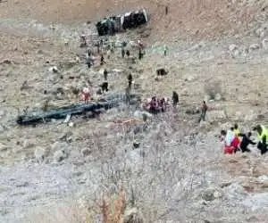 راننده اتوبوس واژگون شده تهران به یاسوج پیدا شد -  عکس